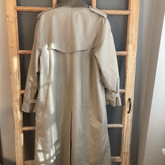 Executive Collection Men's Trench Coat, Removable Liner, Size 42L - Picture 9 of 9